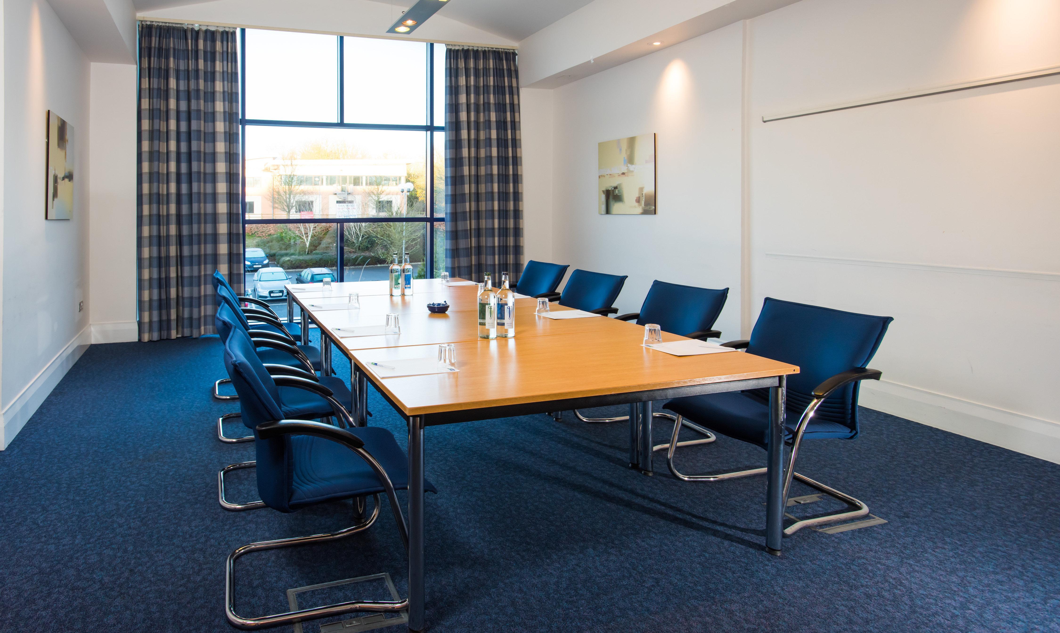Holiday Inn Express Newport By Ihg Экстерьер фото