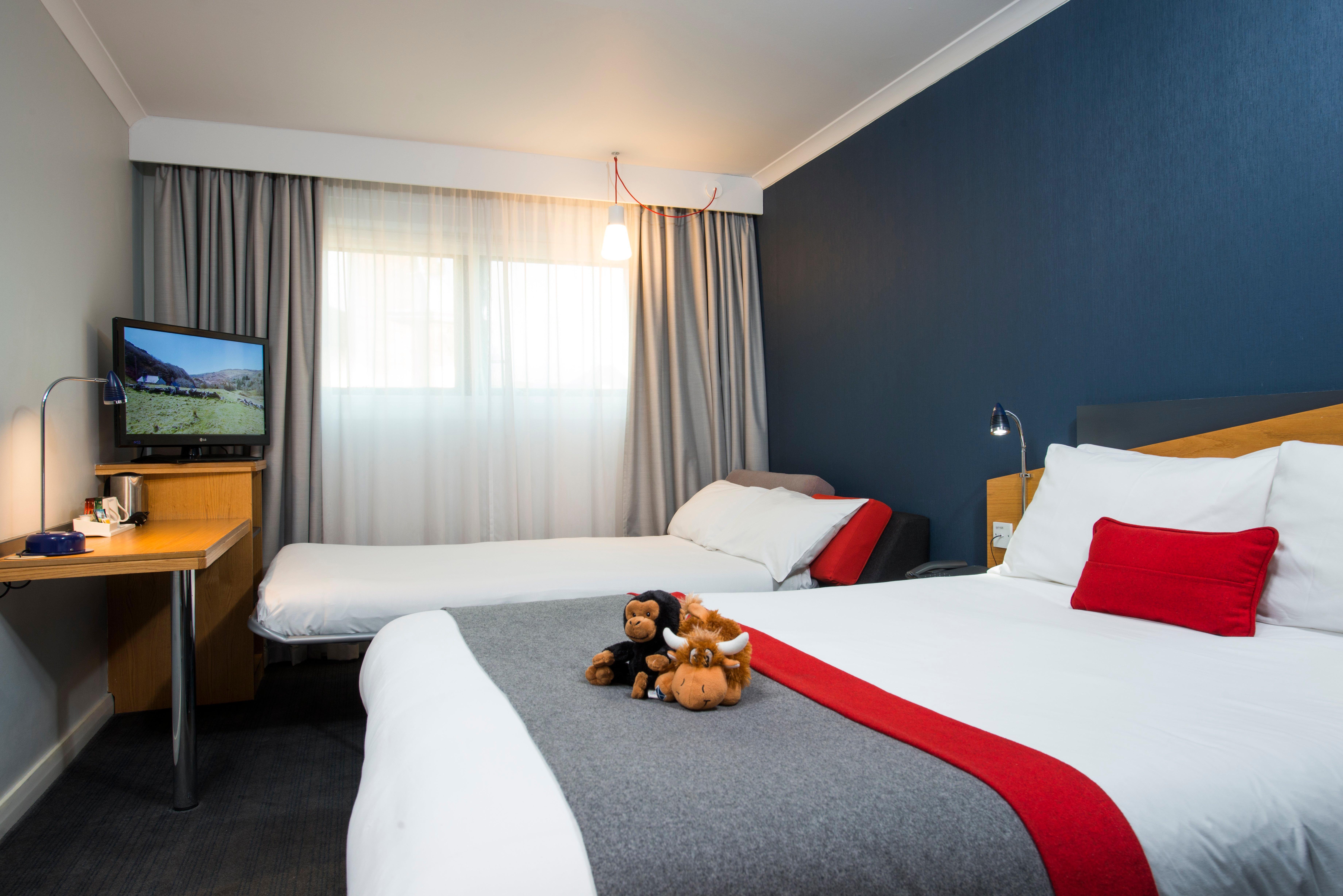 Holiday Inn Express Newport By Ihg Экстерьер фото