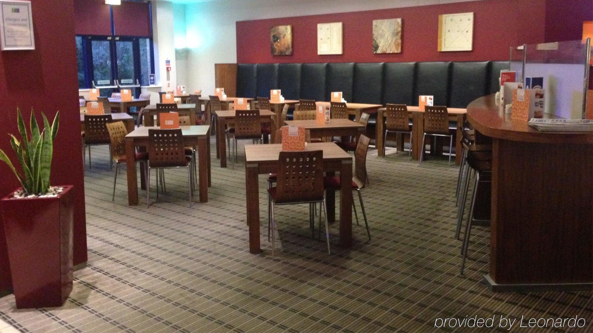 Holiday Inn Express Newport By Ihg Экстерьер фото