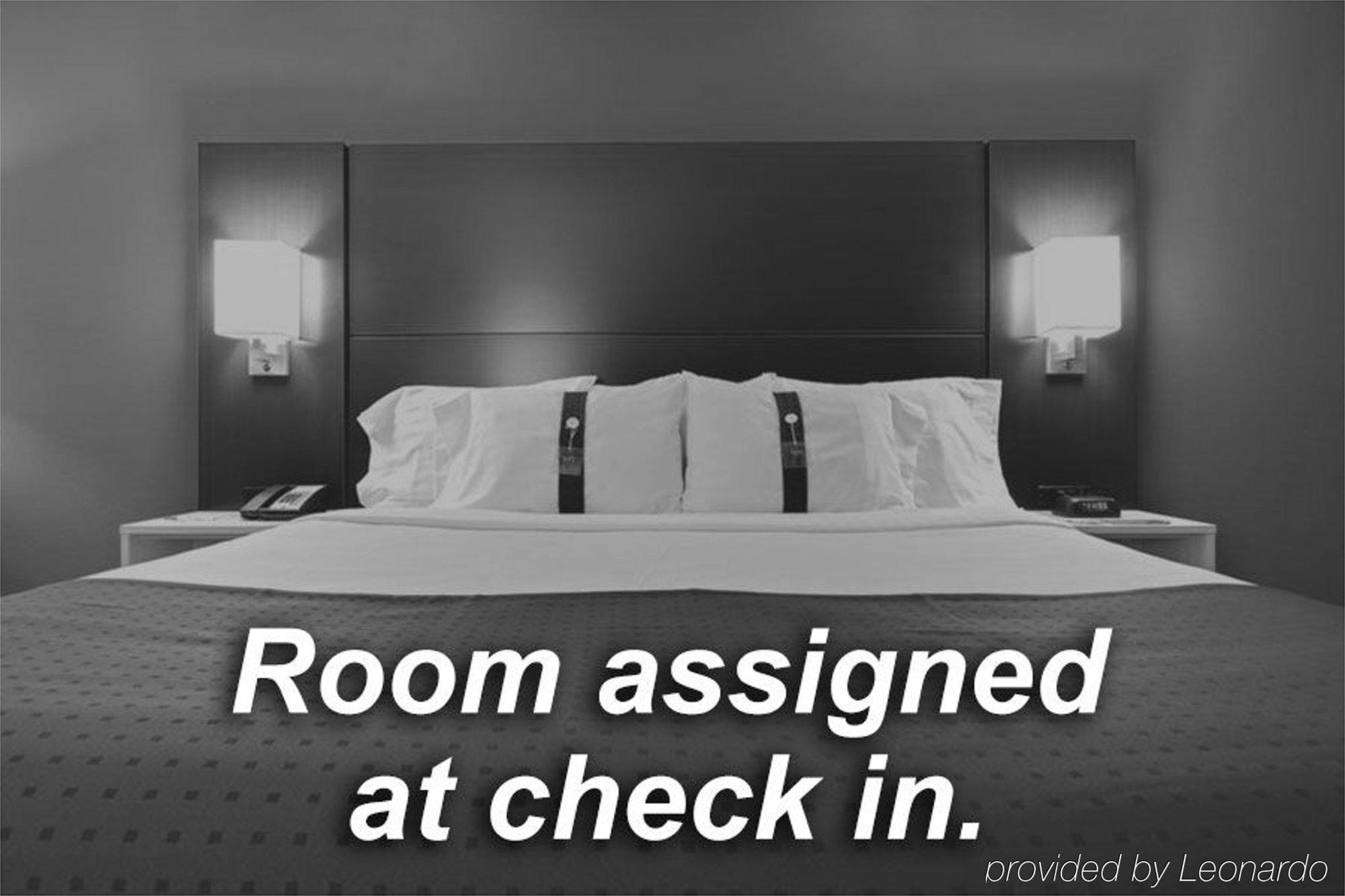 Holiday Inn Express Newport By Ihg Экстерьер фото